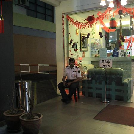 Putra One Avenue Hotel Seri Kembangan Extérieur photo