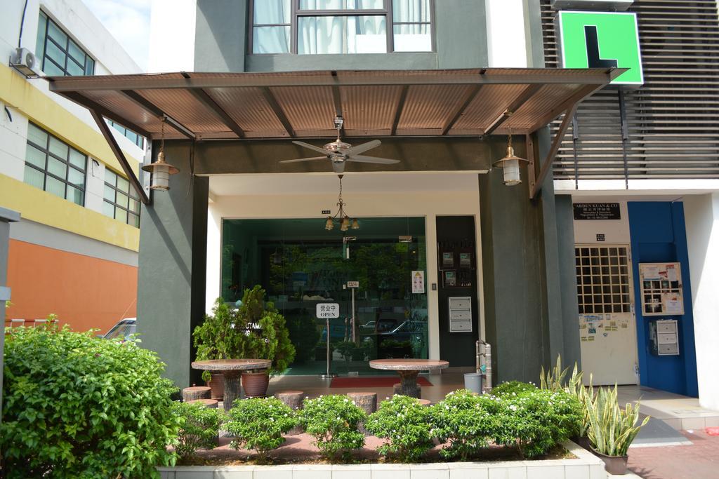 Putra One Avenue Hotel Seri Kembangan Extérieur photo