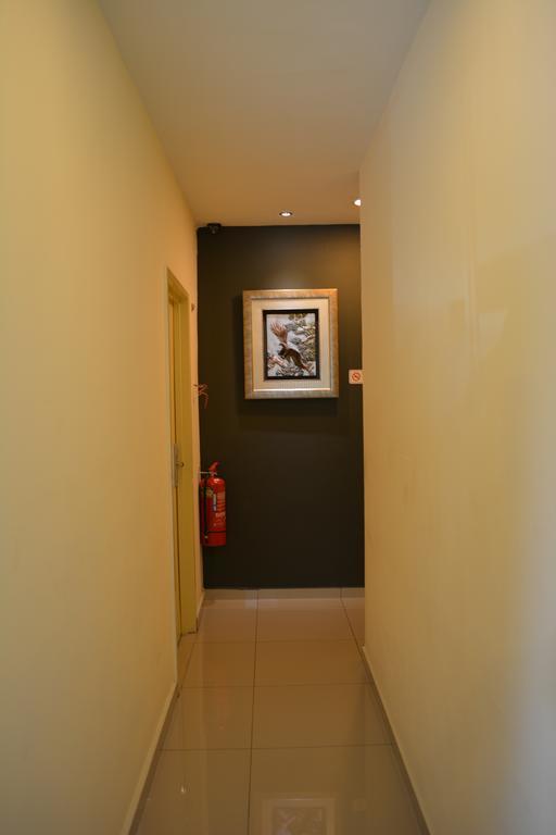 Putra One Avenue Hotel Seri Kembangan Extérieur photo