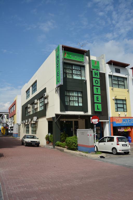 Putra One Avenue Hotel Seri Kembangan Extérieur photo