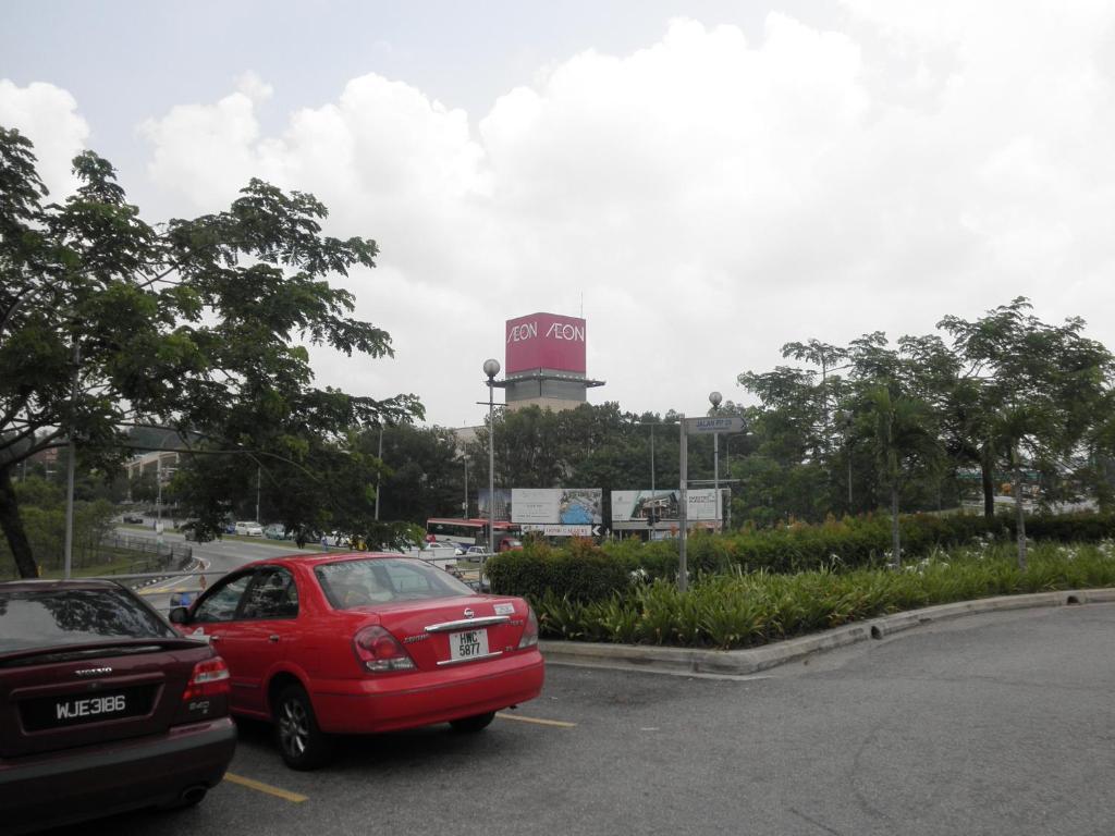 Putra One Avenue Hotel Seri Kembangan Extérieur photo