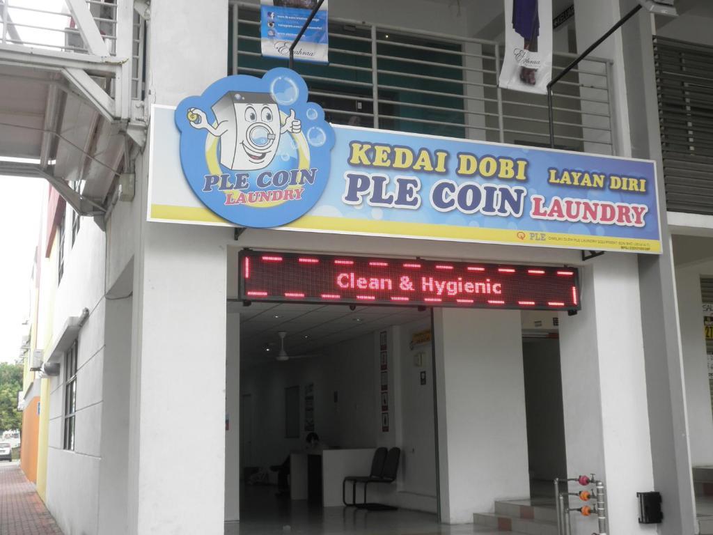 Putra One Avenue Hotel Seri Kembangan Extérieur photo