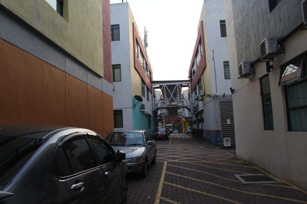 Putra One Avenue Hotel Seri Kembangan Extérieur photo