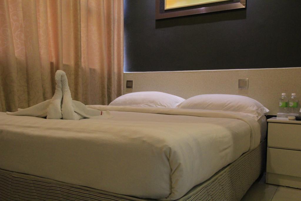 Putra One Avenue Hotel Seri Kembangan Extérieur photo