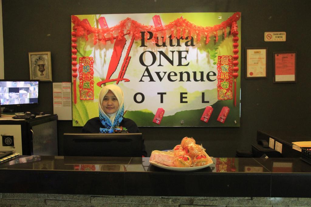 Putra One Avenue Hotel Seri Kembangan Extérieur photo