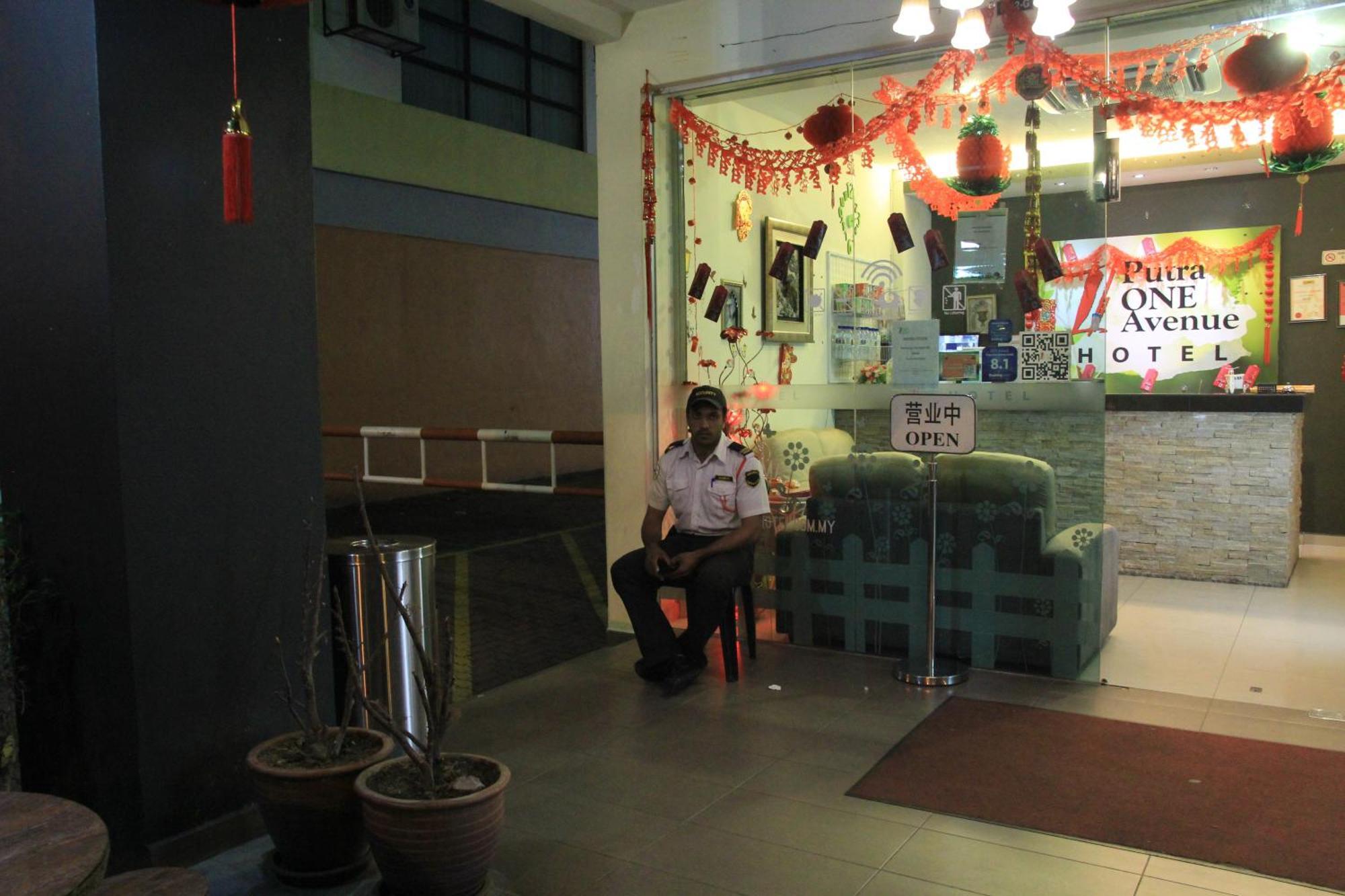 Putra One Avenue Hotel Seri Kembangan Extérieur photo