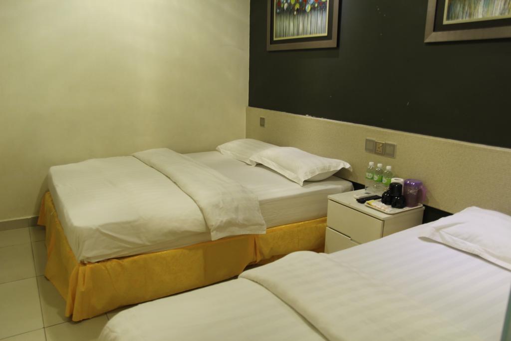 Putra One Avenue Hotel Seri Kembangan Extérieur photo