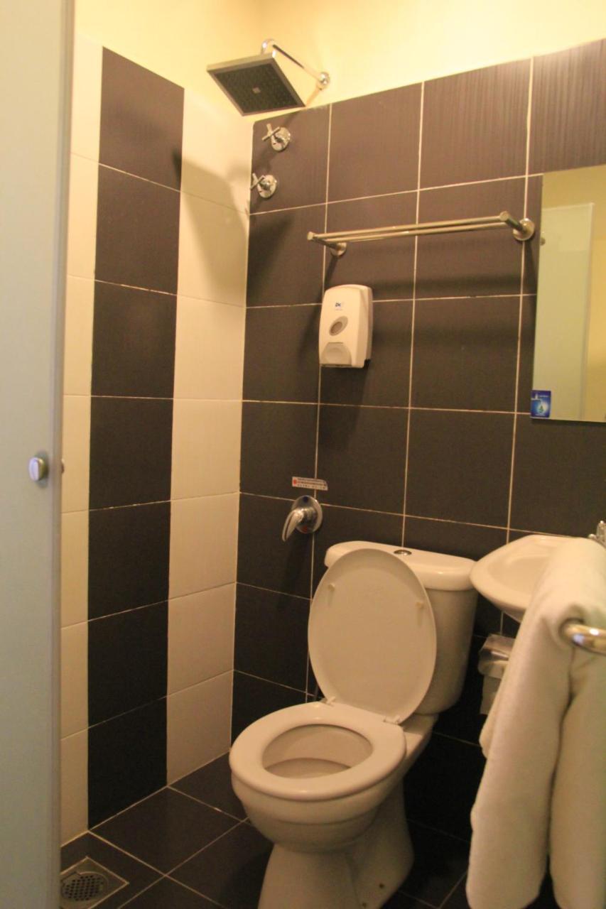 Putra One Avenue Hotel Seri Kembangan Extérieur photo